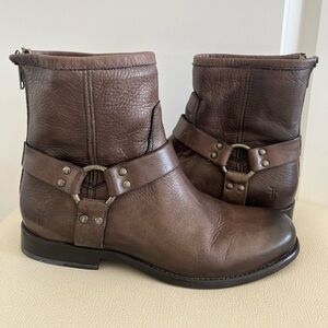 Frye Phillip Harness Leather Short Boots Women’s Size 8.5